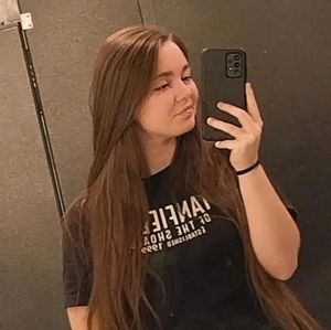 Meet your Posher, Elise